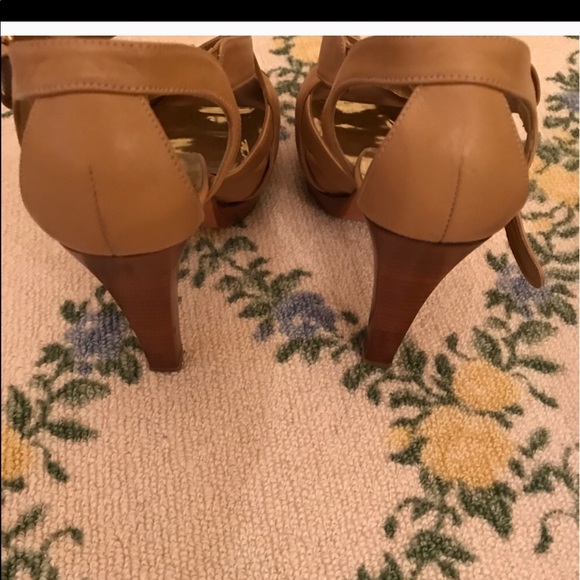 Stuart Weitzman Nude Heel - Picture 7 of 7